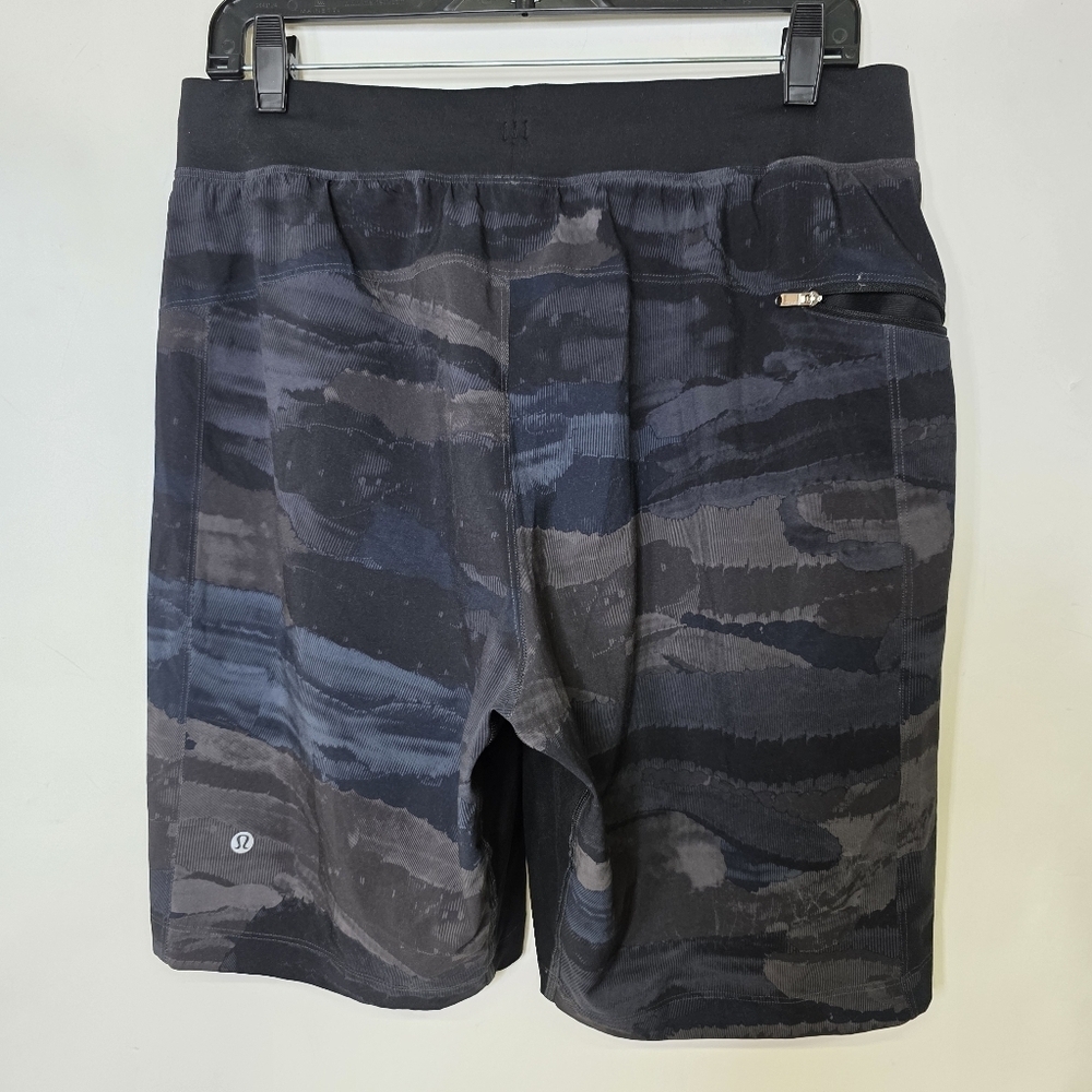Lululemon Abstract print Athleasure shorts - Picture 4 of 10